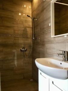 Emilia - Villa & Parking