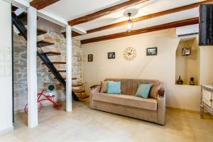 House "ANNO 1881"-center of Split