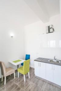Zara Apartments