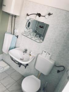 B. Ela rooms