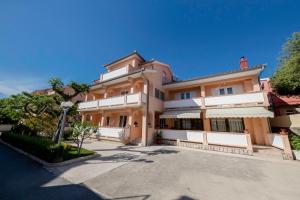 Apartmani Marica Beg - 3hvězdičkové hotely ve městě Rab