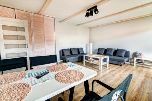 Apartament Halinka salon, sypialnia, kuchnia, balkon Powierzchnia 50m