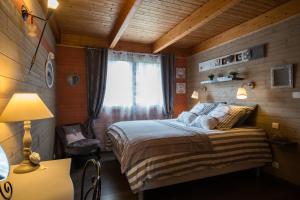 Maisons de vacances L'Ecrin de Bois et son spa : photos des chambres