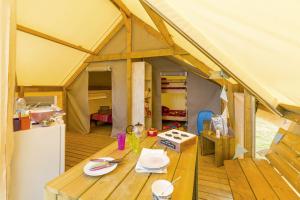 Campings Camping Paradis le Rocher de la Granelle : photos des chambres