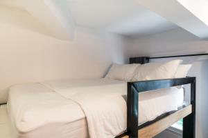 Retro Flat near Nguyen Hue by CIRCADIAN