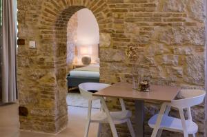 Kostela Luxury Suite by Belmont Realty 