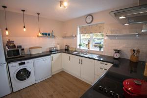 Anglesey Coastal Cottage 200 metres from Beach, Dog and Family Friendly