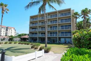 Gulf and beach view apartment 403