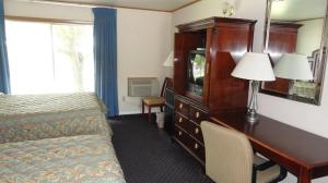 Standard Queen Room with Two Queen Beds - Non-Smoking room in Harbor Base Inn