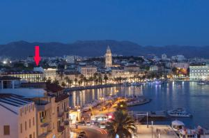 Apartment & Room Split Lea