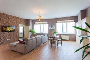 Stylish views Apartments in the parasol. Parus .Obolonskaya embankment