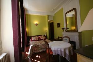 Hotels Hostellerie Le Beffroi : photos des chambres