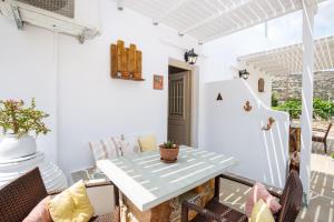 Irini pension Sifnos Greece