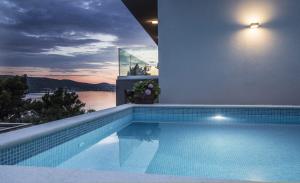 Villa Regina with heated pool and sea view
