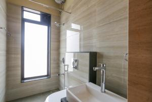 StayVistas Greenwoods Villa 9 - City-Center Villa with Private Pool, Terrace, Lift & Ping-Pong Table