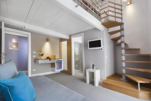 Large Double Room - Split Level room in La Piazzetta Guest House