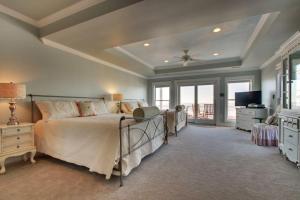 Seven-Bedroom Holiday Home room in 114 Ocean Boulevard
