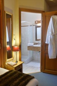 Hotels Hotel-Spa Le Morillon Charme & Caractere : Chambre Lits Jumeaux Standard - Vue sur Village