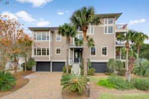 Five-Bedroom Holiday Home room in 2207 Cameron Blvd