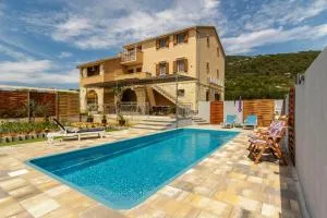 Apartments Mardešić - Zena Glava