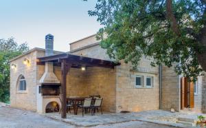Stone Built Private villa Limeri with pool, BBQ & Shaded Patio