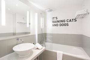Hotels Hotel Cannes Centre Univers : photos des chambres