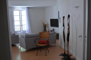 face au Palais des Papes