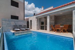 Beautiful apartment with private pool