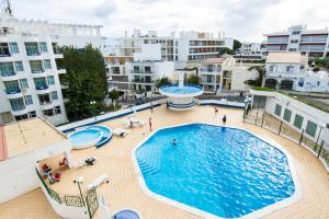 Apartamento T2 com Piscina e Wifi a 350 metros da Praia