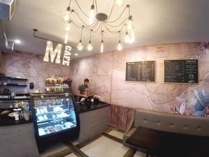 M Montreal Hostel