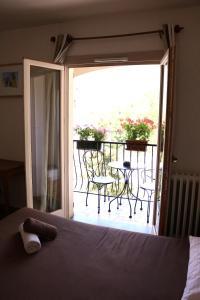 Hotels Auberge Saint Martin : Chambre Triple avec Balcon