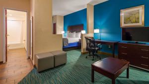 One-Bedroom Suite with two King Beds room in Best Western Wesley Chapel