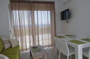 Apartment with Sea View - Upper Floor room in Gennadi Gardens exclusive apartments
