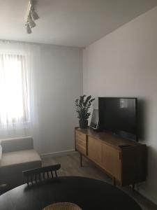 SHOQ STUDIO nice apartment with private parking