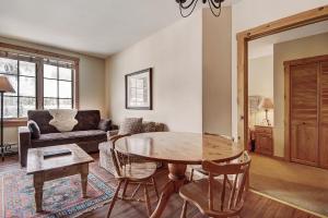 8493 Dakota Lodge Condo