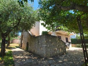 Apartments Biskupije 940