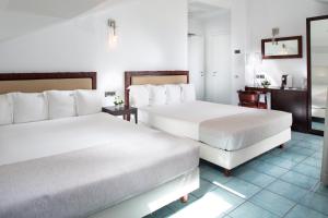 Junior Suite room in Club House Hotel