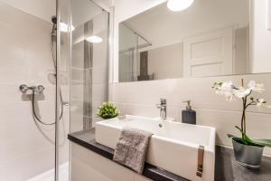 Fleur Créme Apartment