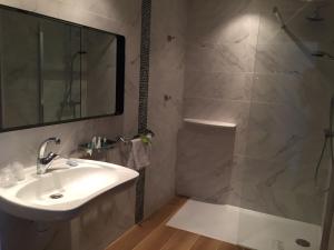 Hotels Le Galion Hotel et Restaurant Canet Plage - Logis : photos des chambres