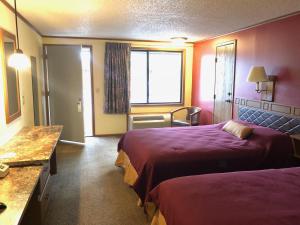 Standard Queen Room with Two Queen Beds room in Arbor Inn of Historic Marshall