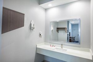Queen Room with Two Queen Beds - Non-Smoking room in Baymont by Wyndham Houston Hobby Airport