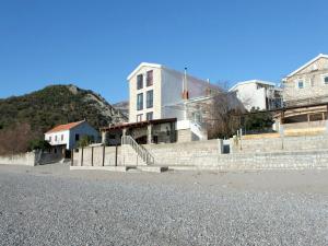 Apartments Galija - 3hvězdičkové hotely ve městě Petrovac na Moru