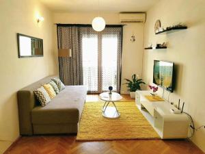 Apartments with WiFi Makarska - 15307