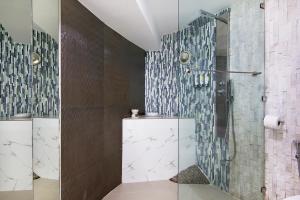 Sunshine Ocean Sea View