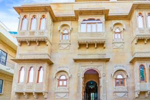 Room in a heritage stay near Jaisalmer Fort, Jaisalmer, by GuestHouser 10432, Dovolenkové domy Jaisalmer - big - 1