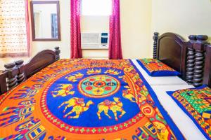 Room in a heritage stay near Jaisalmer Fort, Jaisalmer, by GuestHouser 10432, Holiday homes Jaisalmer - big - 15