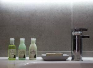 Hip & Cozy 2 room apt