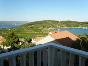 Two-Bedroom Apartment with Balcony and Sea View room in Villa Bella Vista