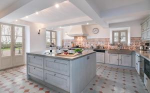 Maisons d'hotes Chateau des Demoiselles : Villa avec Piscine Privée