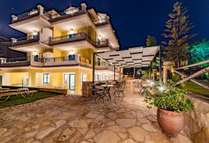 Andreolas Luxury Suites